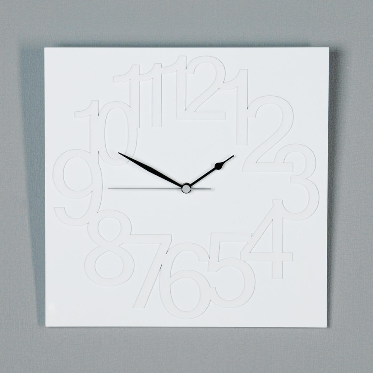 Uhr Numbers in Weiß